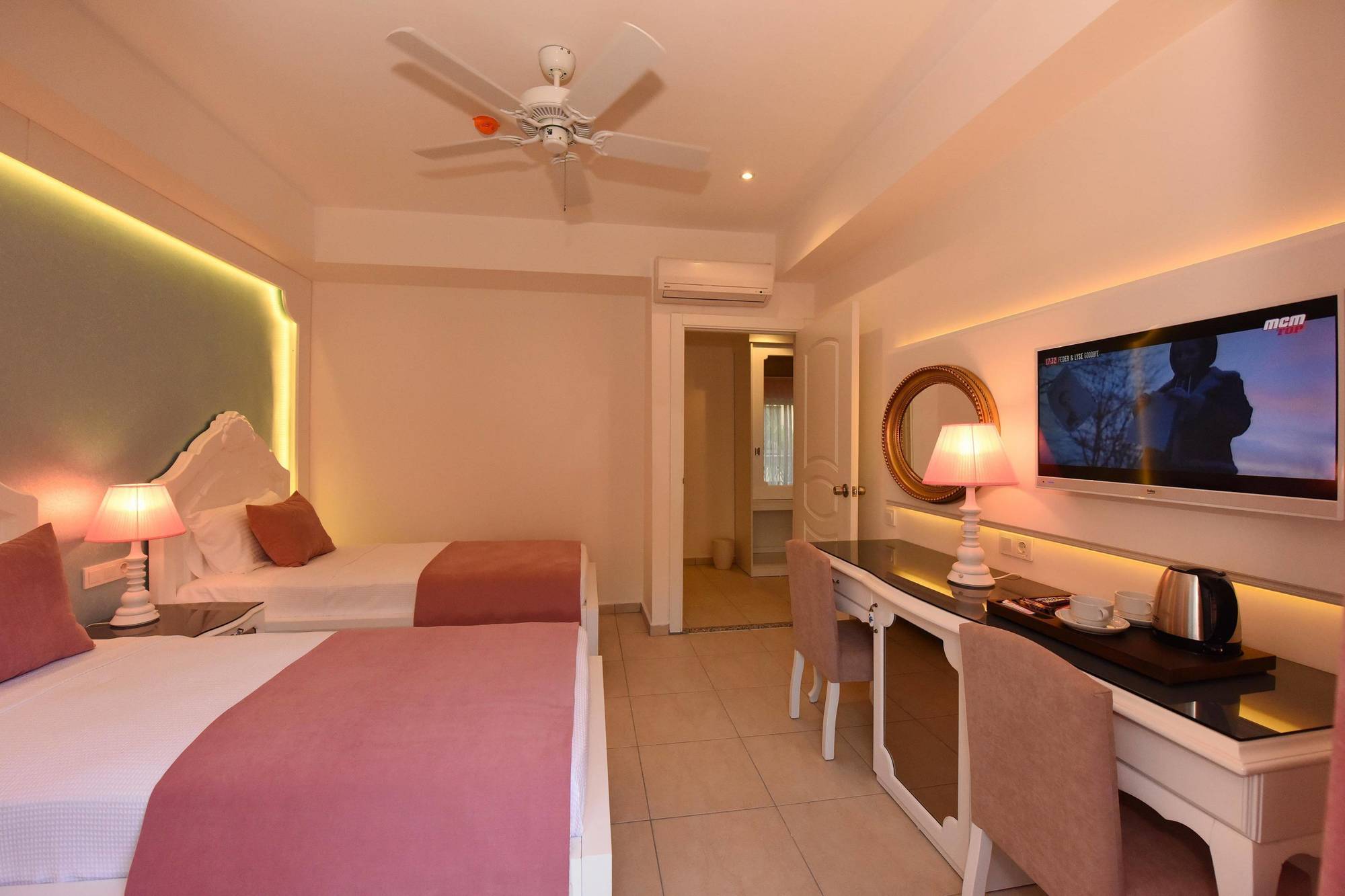 Montebello Deluxe Hotel Öludeniz Exteriör bild
